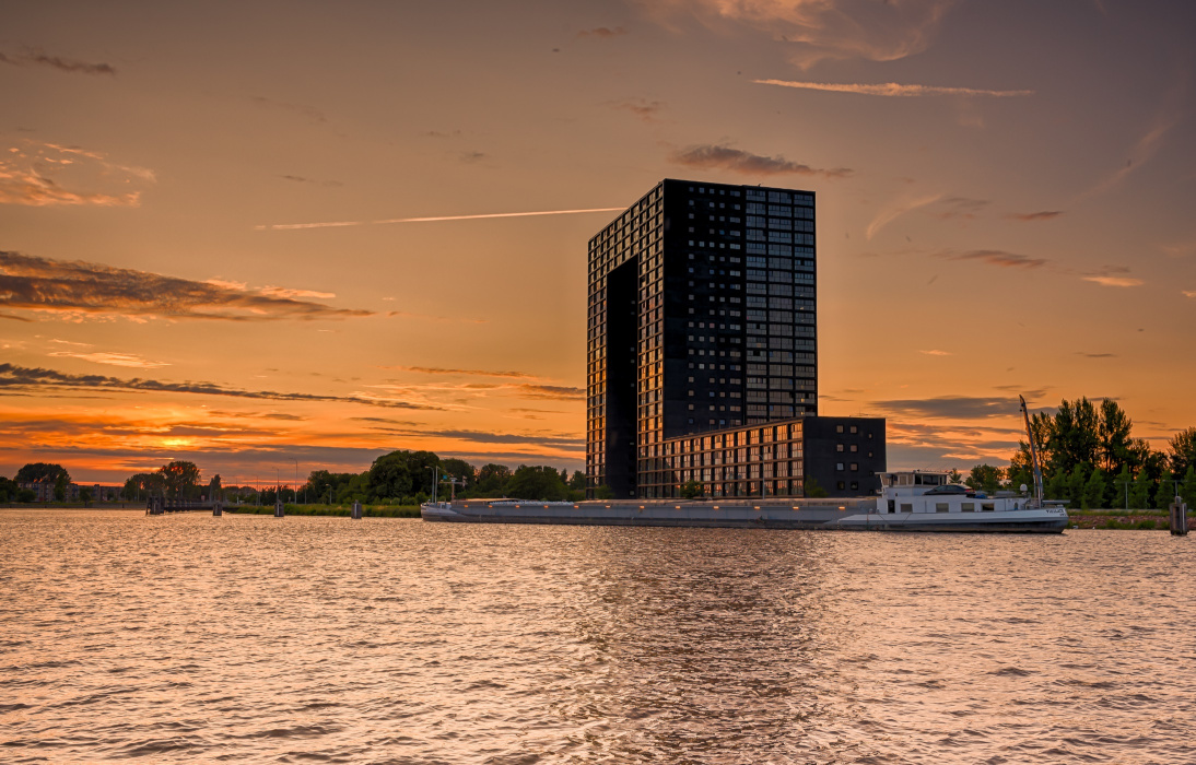 Tasmantoren bij avond